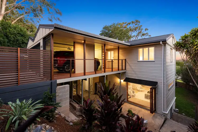569 Cavendish Road, Coorparoo QLD 4151