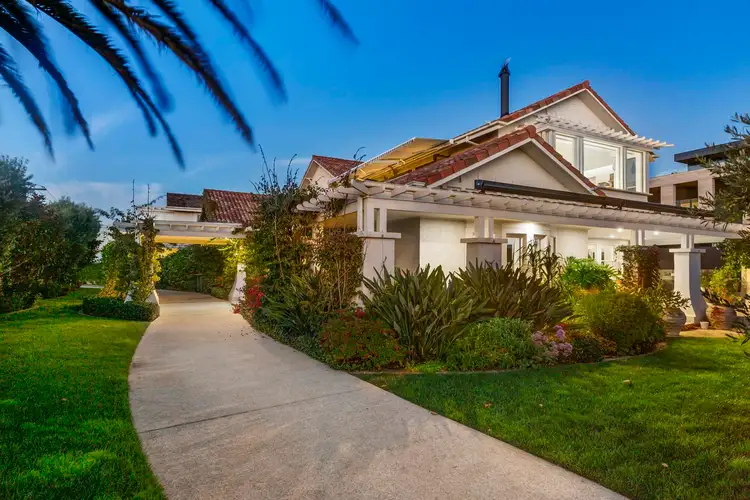 31 Ormond Esplanade, Elwood VIC 3184