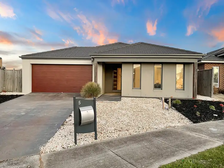 5 Woodstock Drive, Cranbourne North VIC 3977