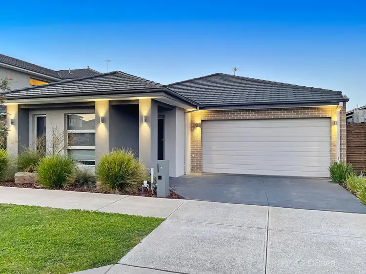 3 Roskopp Avenue, Clyde North VIC 3978