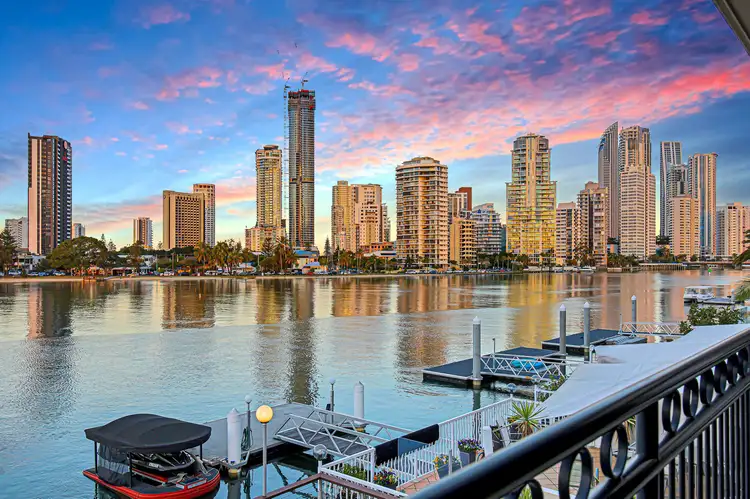 2/89 Stanhill Drive, Chevron Island QLD 4217