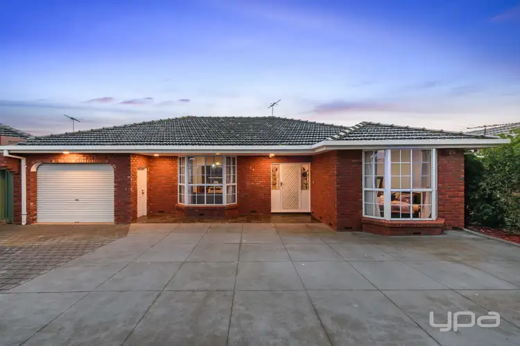 34 Barbary Crescent, Taylors Lakes VIC 3038