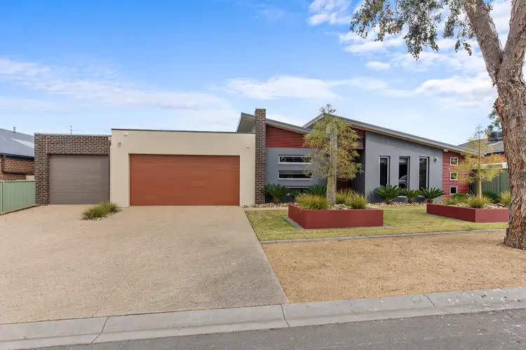 7 Stirling Avenue, Junortoun VIC 3551