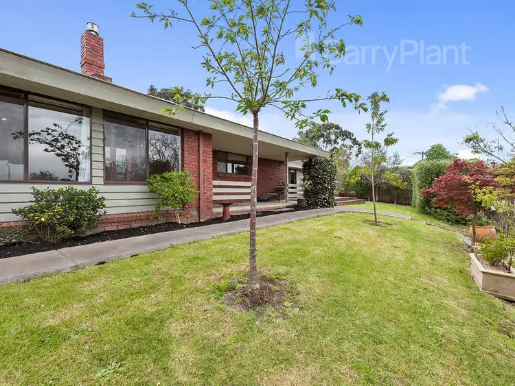 18 Gateshead Drive, Wantirna South VIC 3152