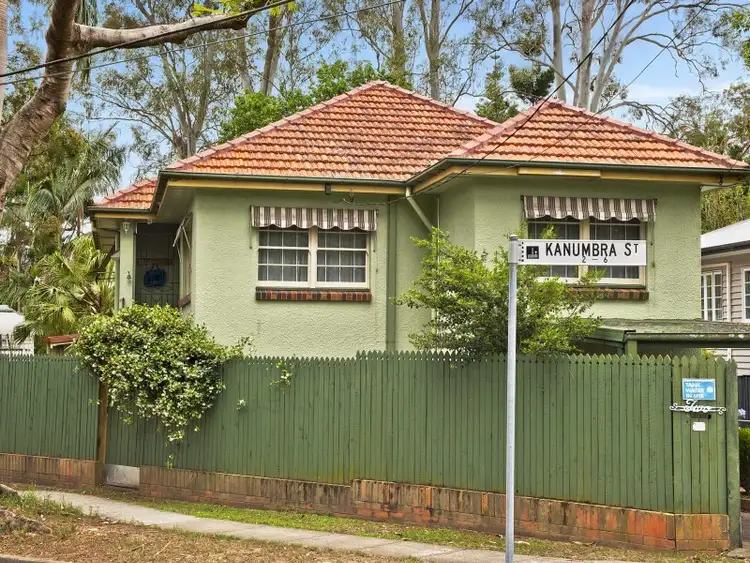 2 Kanumbra Street, Coorparoo QLD 4151