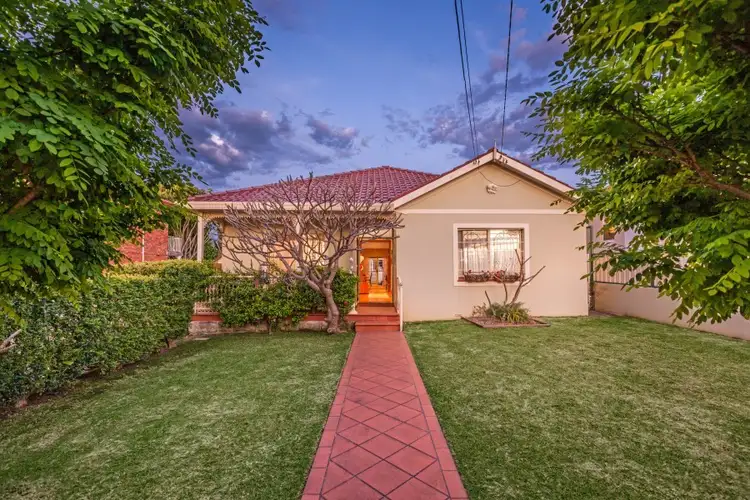6A Collingwood Avenue, Earlwood NSW 2206