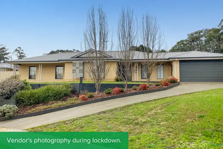 7 Valleyview Grove, Drouin VIC 3818