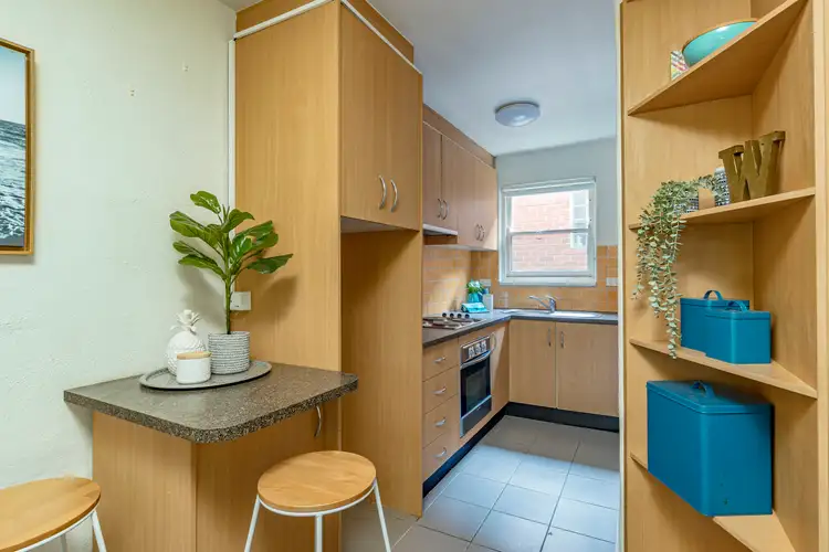 2/27 Waterloo Crescent, St Kilda VIC 3182