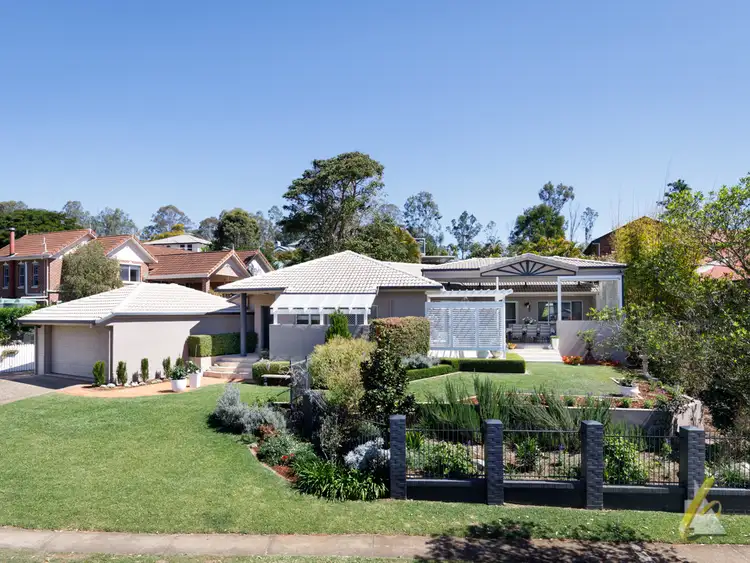 17 Drysdale Crescent, Brookfield QLD 4069