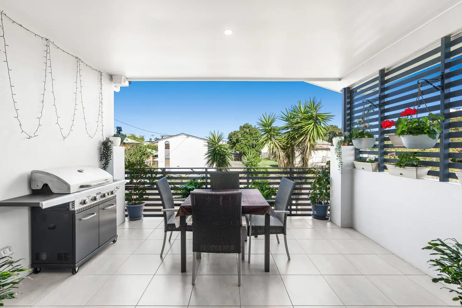 Main view of Homely unit listing, 2/41 Ronald Street, Wynnum QLD 4178