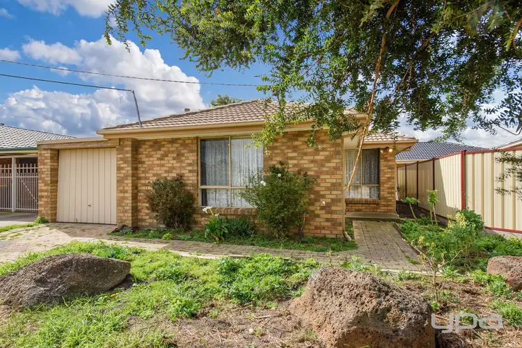 2/141 Kurung Drive, Kings Park VIC 3021