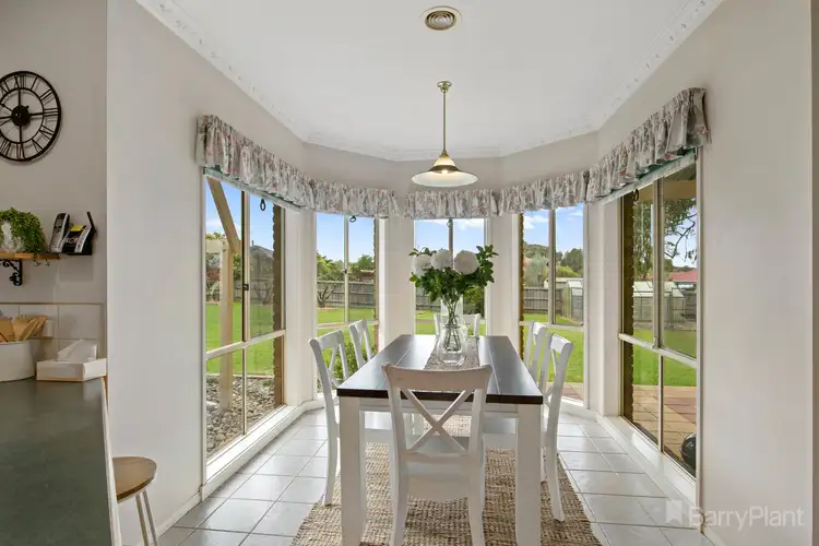 Fifth view of Homely house listing, 7 Wheatsheaf Court, Narre Warren North VIC 3804