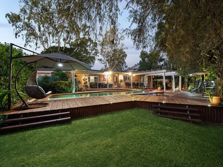 100 Kilkivan Avenue, Kenmore QLD 4069
