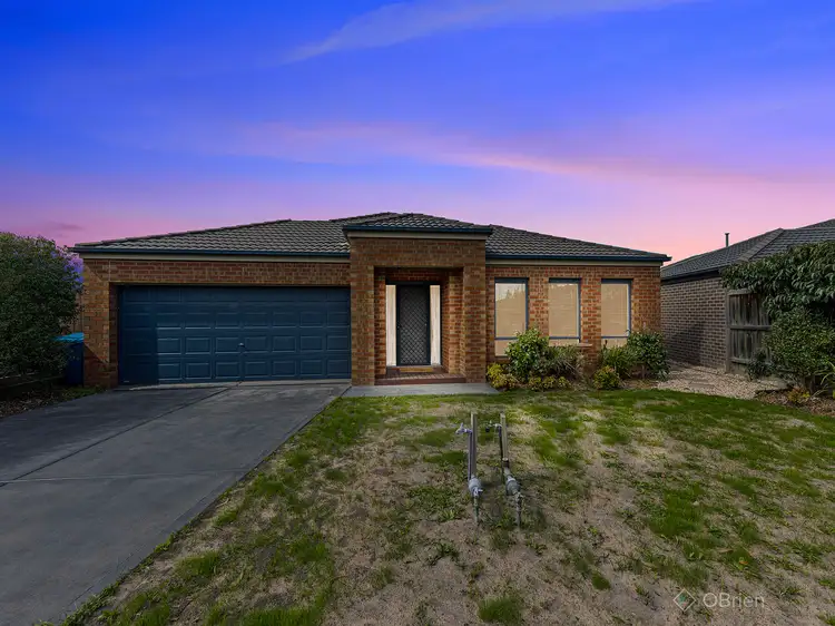 8 Hawkeseye Way, Cranbourne East VIC 3977