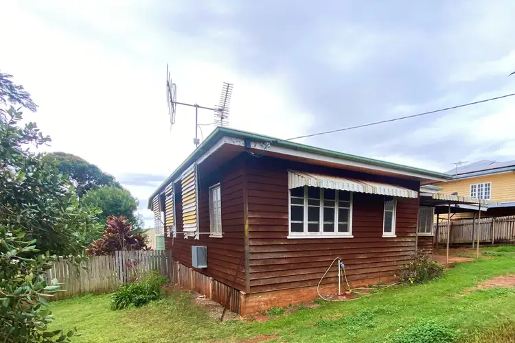 33 Oakes Street, Childers QLD 4660
