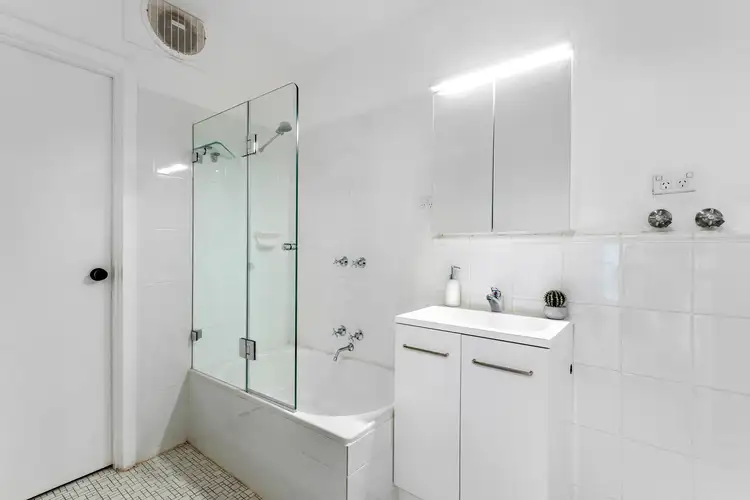 Fourth view of Homely apartment listing, 6/41 Nepean Highway, Elsternwick VIC 3185