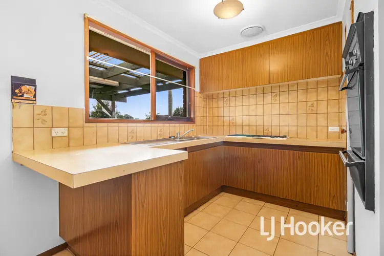 Sixth view of Homely house listing, 16 Leigh Court, Doveton VIC 3177