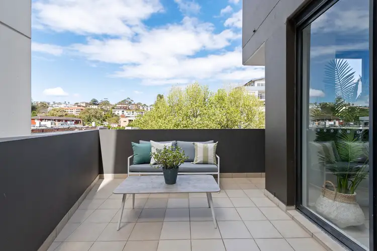17/10 Oaks Avenue, Dee Why NSW 2099