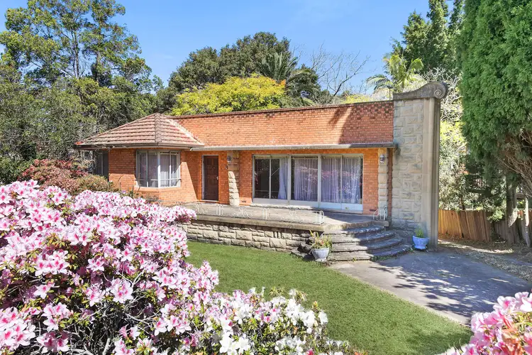 22 Sugarloaf Crescent, Castlecrag NSW 2068