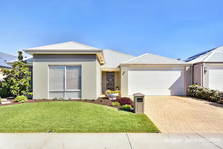 8 Clivia Heights, Sinagra WA 6065