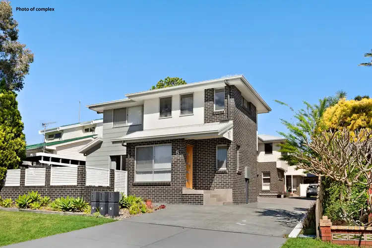 2/5 Cullen Street, Oak Flats NSW 2529