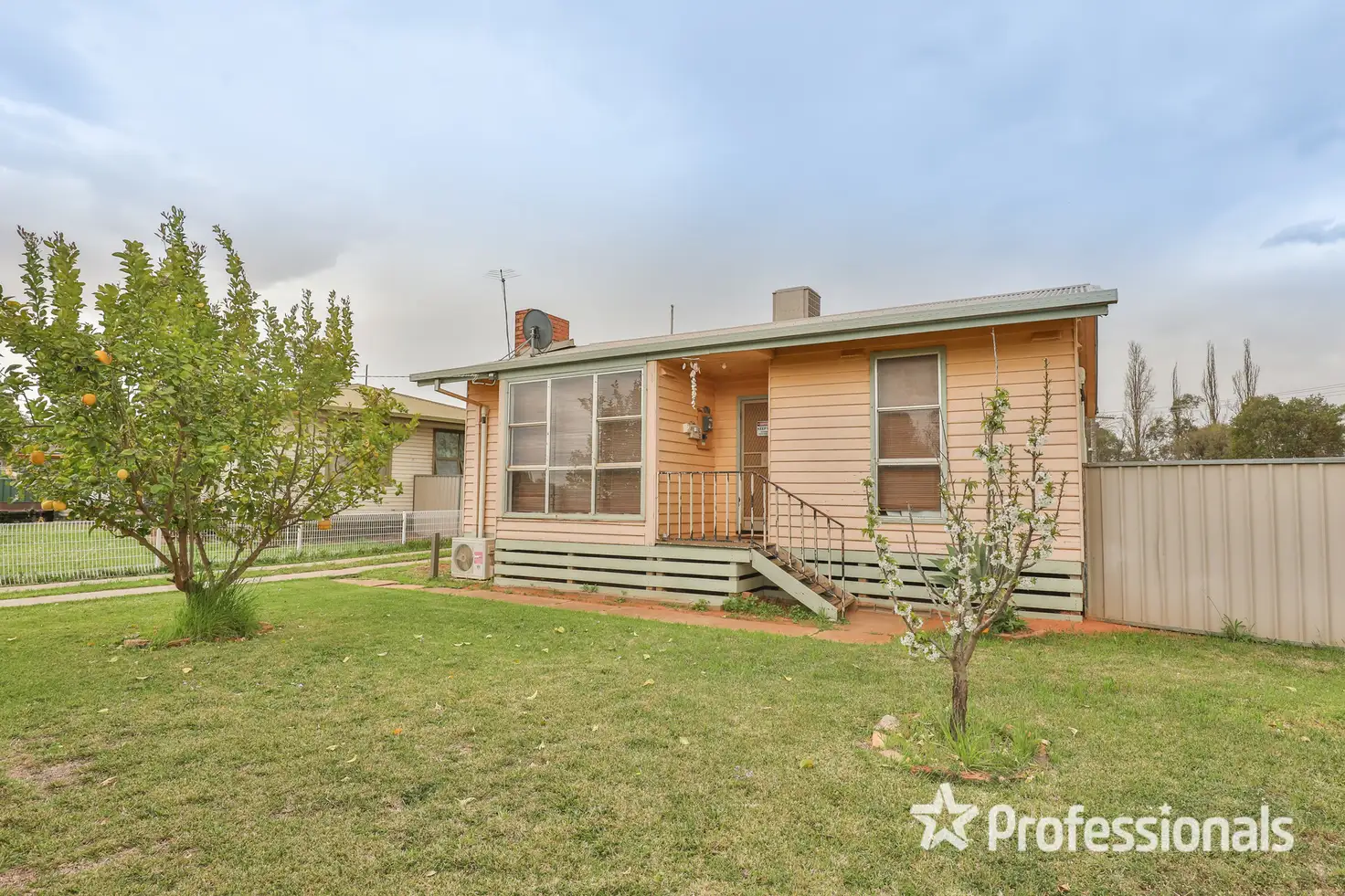 Main view of Homely house listing, 2 Murray Avenue, Red Cliffs VIC 3496