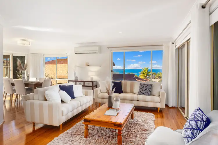 208 Caves Beach Road, Caves Beach NSW 2281
