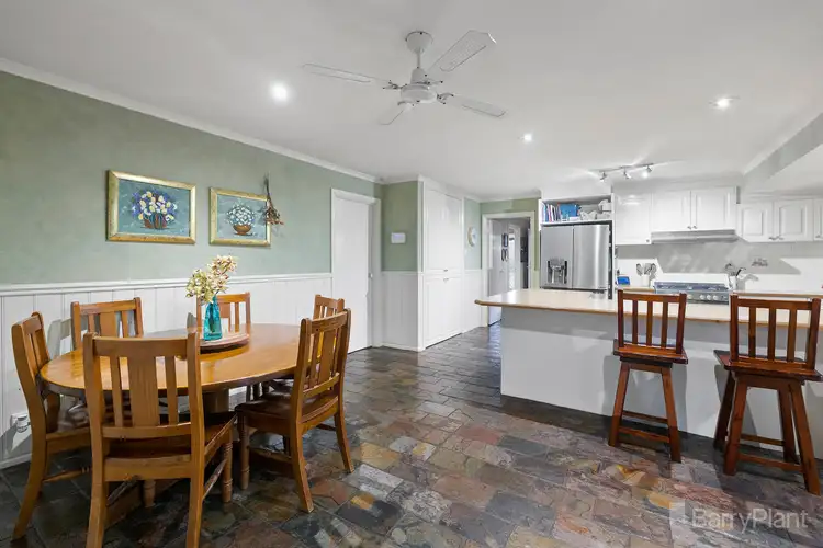 Fifth view of Homely house listing, 8 Andrew Court, Pakenham VIC 3810