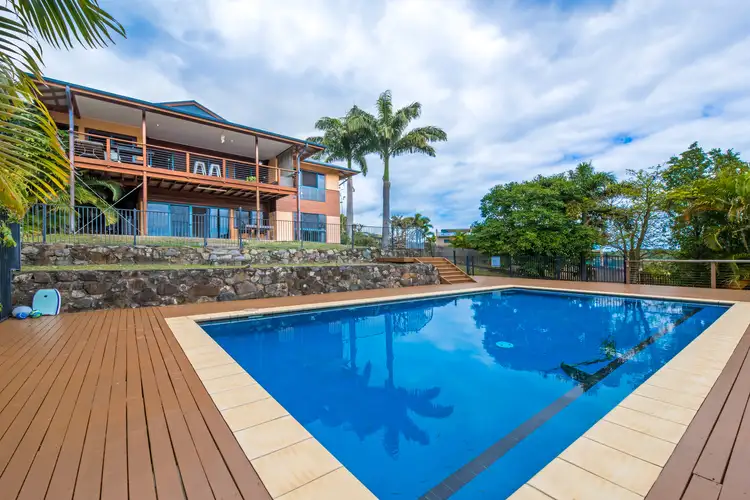 8 Whitehaven Crescent, Cannonvale QLD 4802