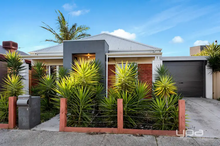 3 Maranoa Grove, Caroline Springs VIC 3023