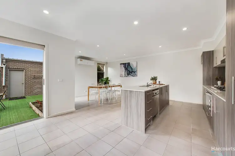 Sixth view of Homely townhouse listing, 1 Carlow Walk, Lalor VIC 3075