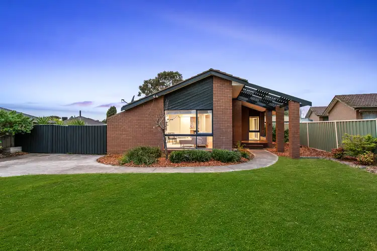 6 Sherbrooke Crescent, Taylors Lakes VIC 3038