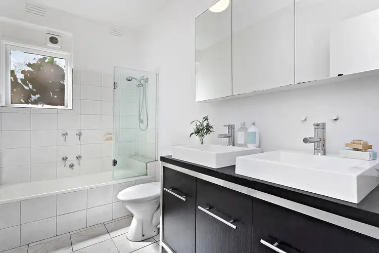 Sixth view of Homely apartment listing, 2/9 Whitmuir Road, Bentleigh VIC 3204