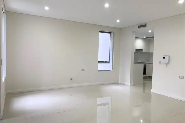 8/45 Claude Street