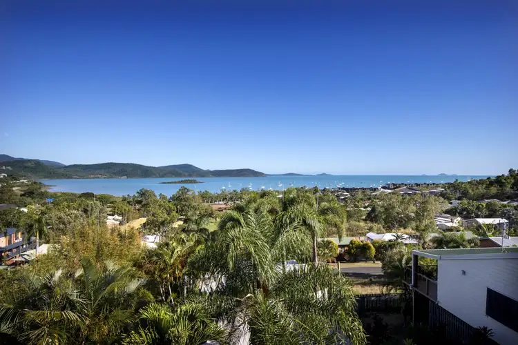 55 Eshelby Drive, Cannonvale QLD 4802