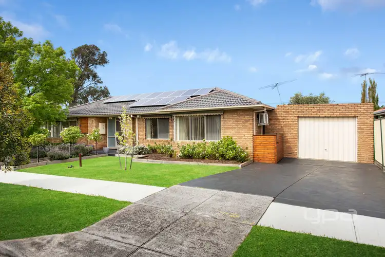 5 Barrington Crescent, Gladstone Park VIC 3043