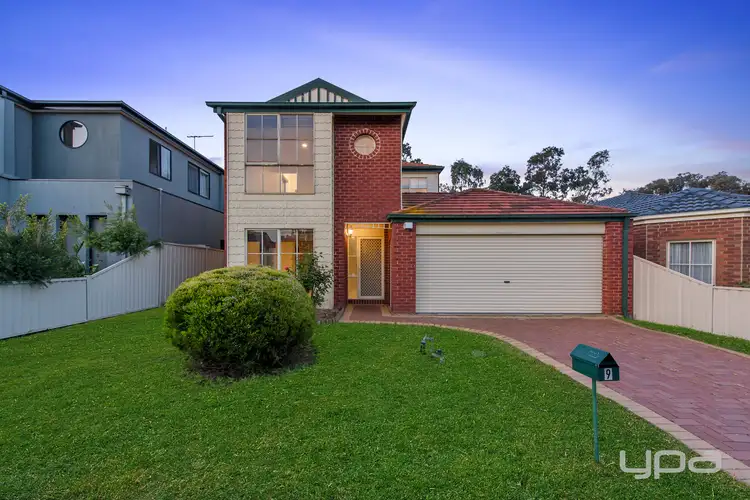 9 Windsor Gardens, Caroline Springs VIC 3023