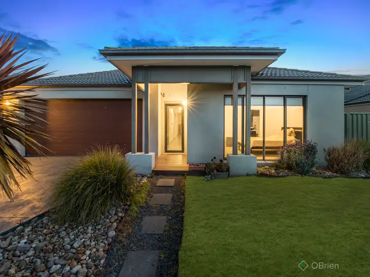 18 Avon River Way, Pakenham VIC 3810