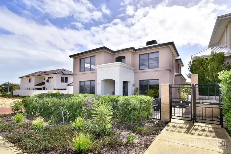 8 Pyramids Chase, Iluka WA 6028