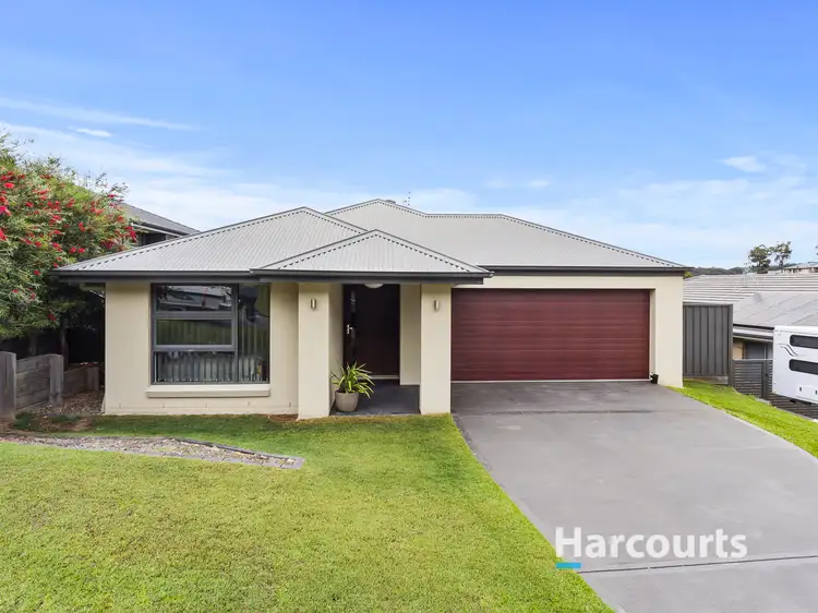 8 Medina Place, Cameron Park NSW 2285