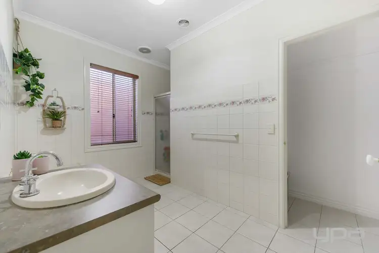 Fifth view of Homely house listing, 20 Clarendon Wynd, Caroline Springs VIC 3023