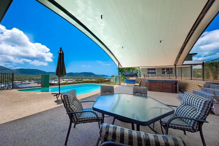 2/14 Hamilton Avenue, Cannonvale QLD 4802