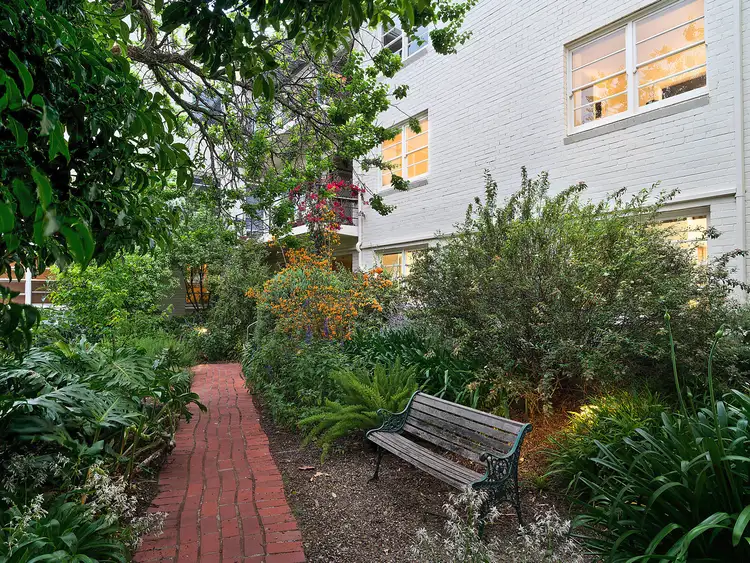 6/13 Beach Avenue, Elwood VIC 3184