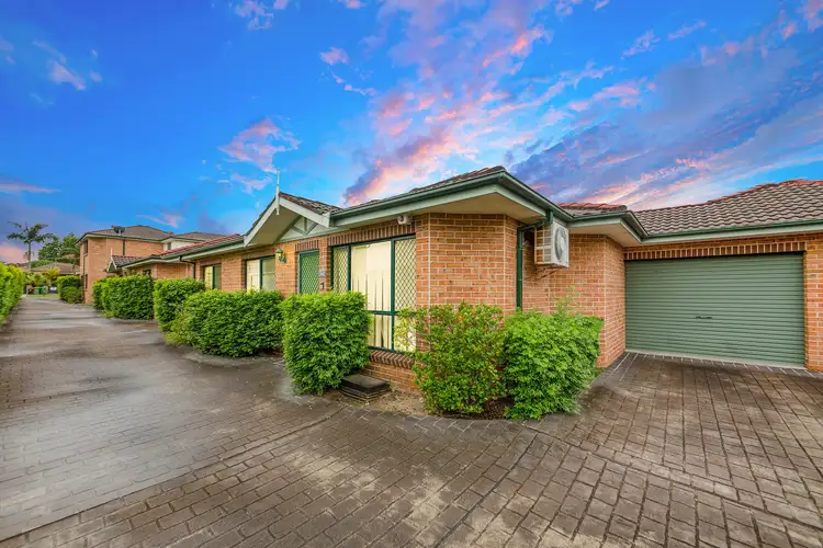 3/4 Old Kent Road, Greenacre NSW 2190
