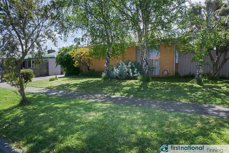 17 Navarre Drive, Cranbourne West VIC 3977