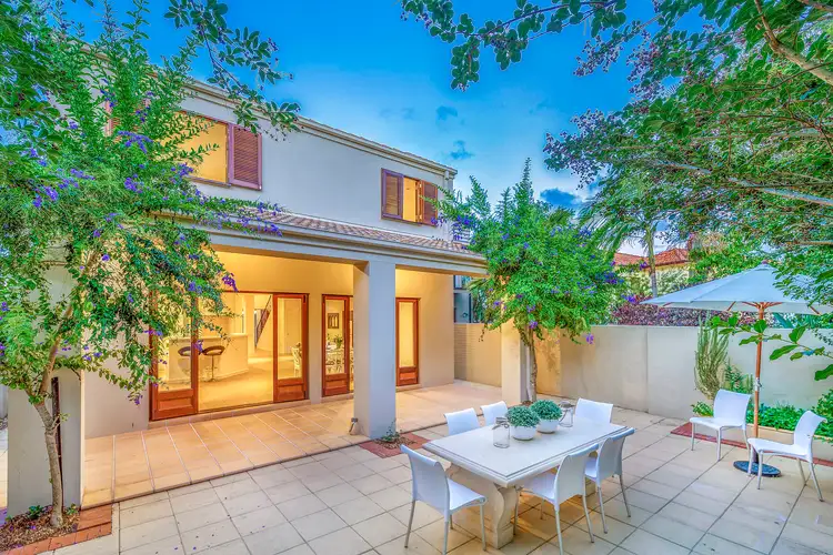 6 Yacht Street, Southport QLD 4215