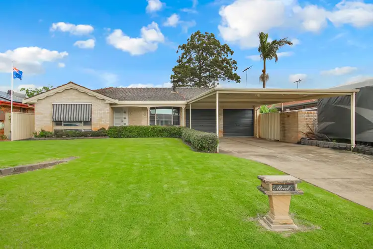 8 Raleigh Close, St Clair NSW 2759
