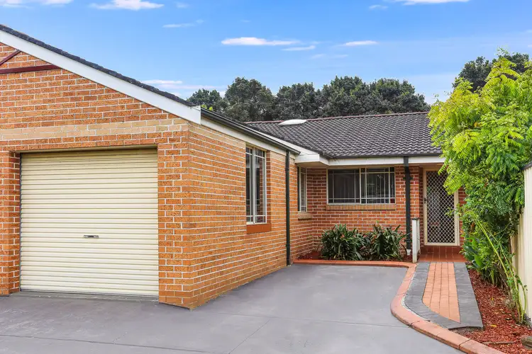 2/6 Binalong Road, Pendle Hill NSW 2145