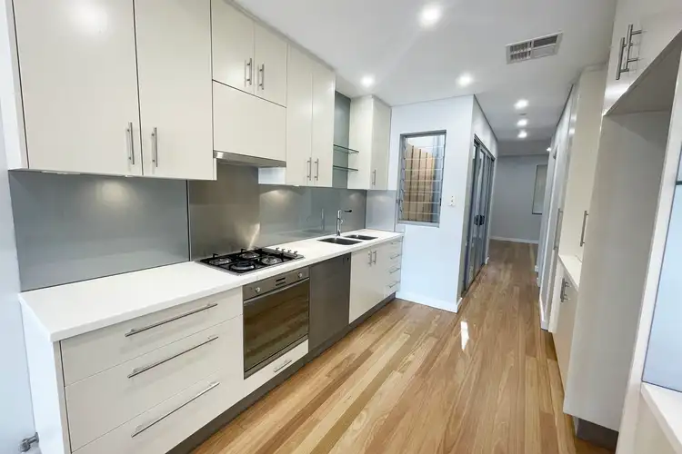 2/77 Princess Avenue