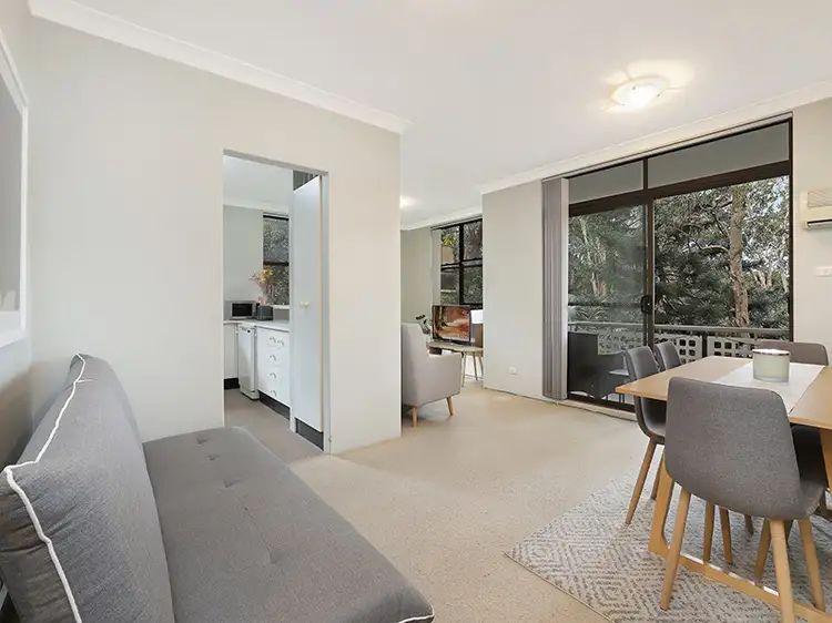 26/4-8 Edgecumbe Avenue